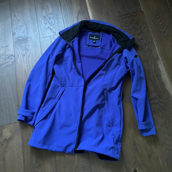 Waterproof jacket - Picture 1 of 3